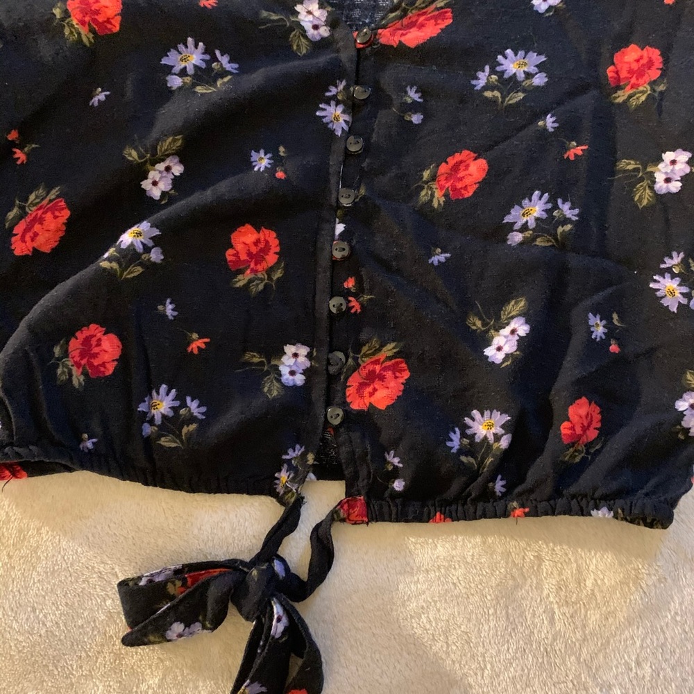 Cute AE Tie Front Floral Top - Picture 3 of 6